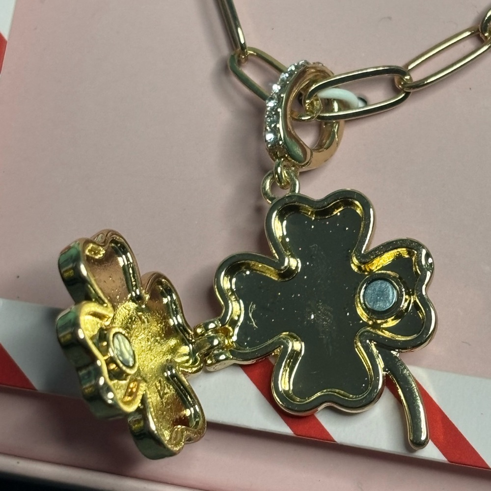 Four-Leaf Clover Locket Necklace NIB - Picture 4 of 4